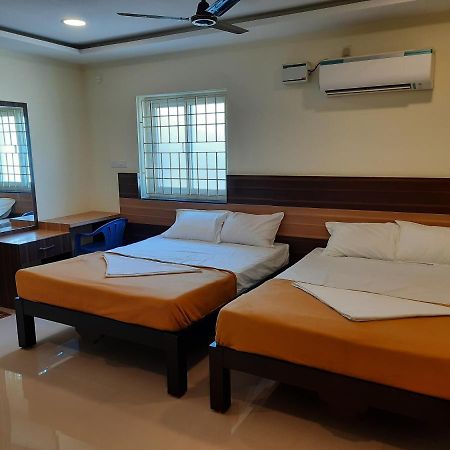 Grk Residency Hotel Gūduvāncheri Buitenkant foto