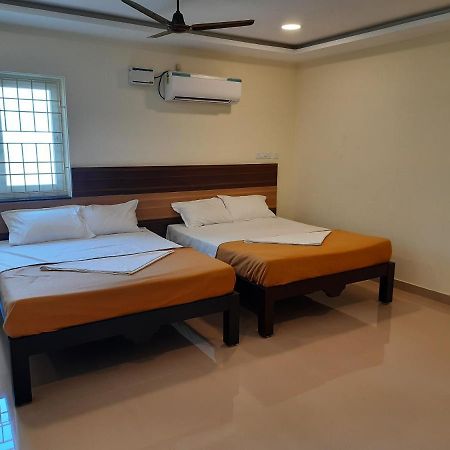 Grk Residency Hotel Gūduvāncheri Buitenkant foto