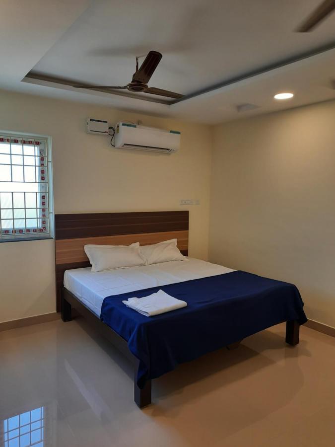 Grk Residency Hotel Gūduvāncheri Buitenkant foto