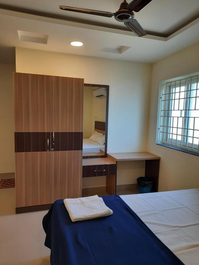 Grk Residency Hotel Gūduvāncheri Buitenkant foto