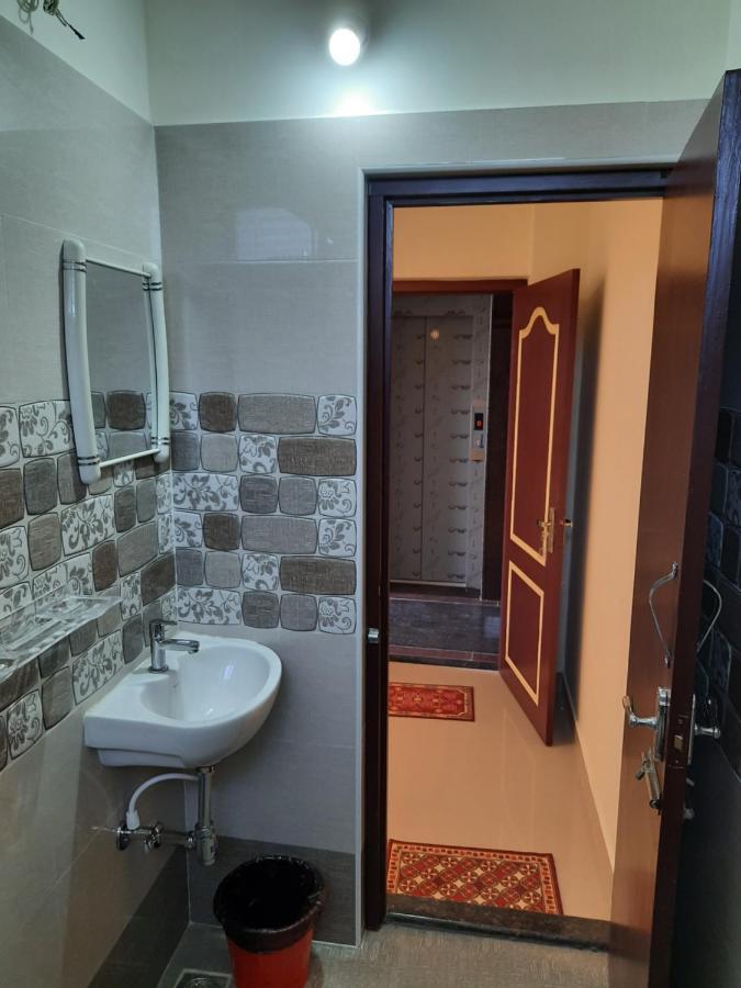 Grk Residency Hotel Gūduvāncheri Buitenkant foto
