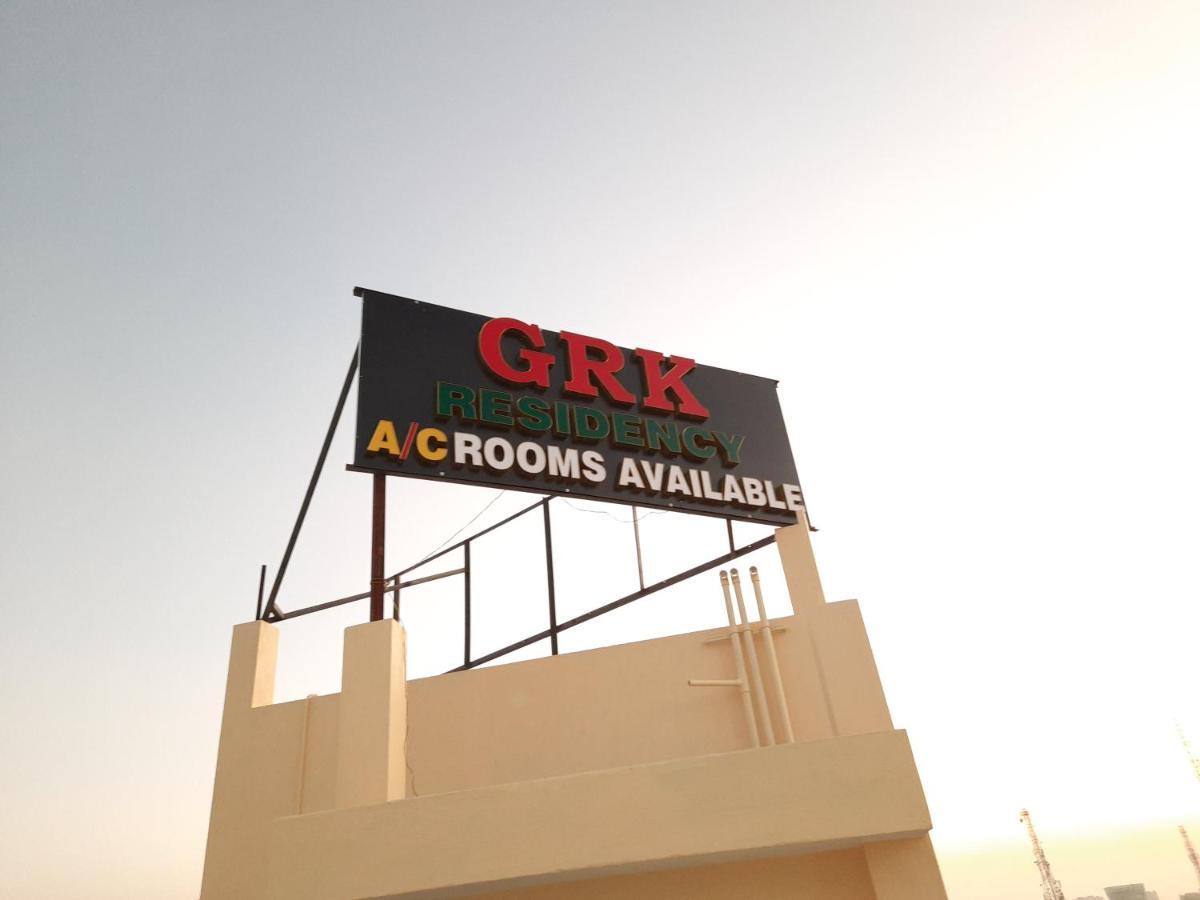 Grk Residency Hotel Gūduvāncheri Buitenkant foto