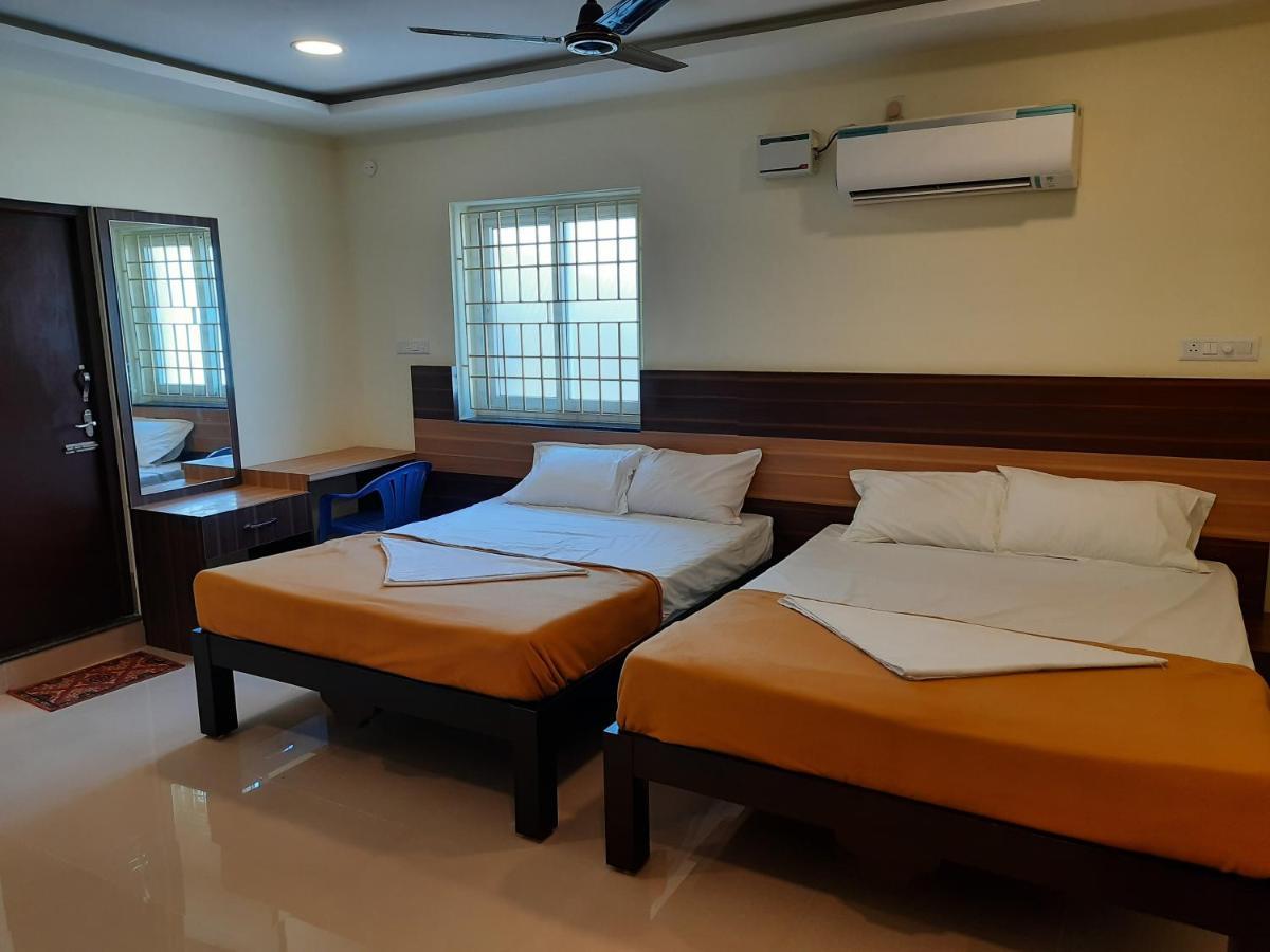 Grk Residency Hotel Gūduvāncheri Buitenkant foto